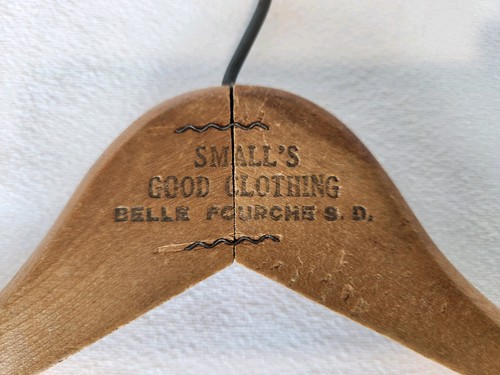 Vintage Belle Fourche SD Holz Anzug & Hosenbügel Small's gute Kleidung ALT SCHÖN