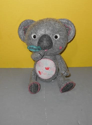 8" Hallmark Plush Love You So Munch Koala Bear Eating Eucalyptus Leaves - Picture 1 of 2