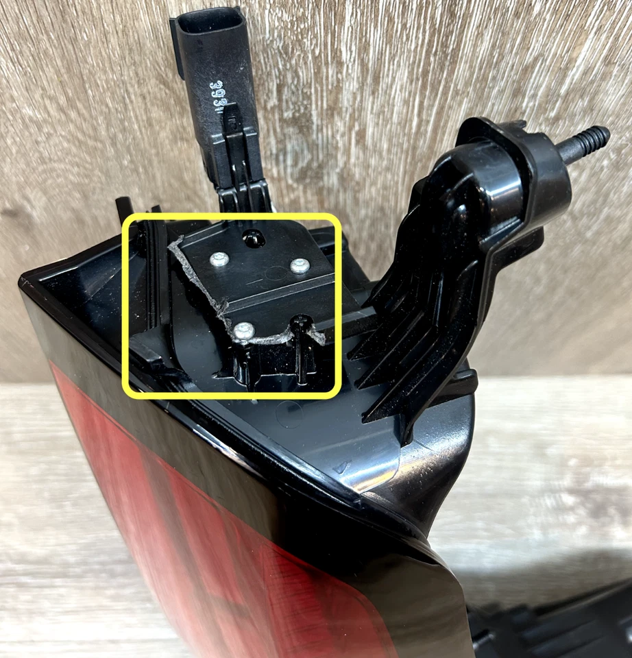 2020-24 CADILLAC XT6 LH ЗАДНЯЯ ФАРА СО СТОРОНЫ ПАССАЖИРА В СБОРЕ ОРИГИНАЛЬНАЯ ДЕТАЛЬ NO 85000447 - Изображение 2 из 4