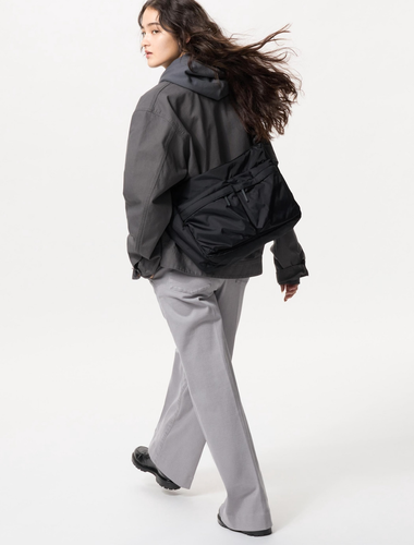 UNIQLO Multi-Pocket Shoulder Bag | Unisex 7 Pockets Balck Japan via Fedex - Picture 2 of 4