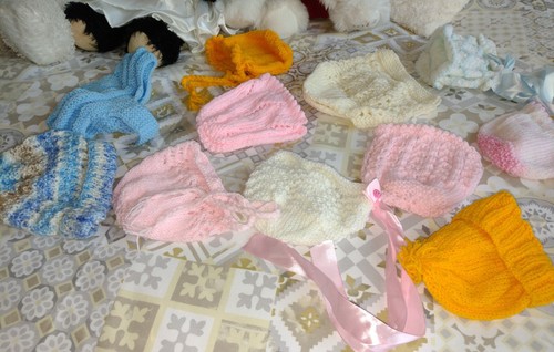 10 Baby Hats/Bonnet's & Beanies Assorted colours & Sizes Hand Knitted job lot - Picture 3 of 3