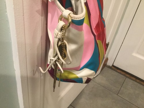 Coach Signature Tasche mit Schalmuster und passendem Armband. Neu mit Etikett - Bild 7 von 8