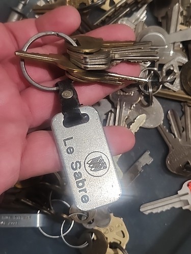 VINTAGE KEYS MIXED LOT SOME SKELETON KEYS CABINETS DRAWERS Cars ESTATE FIND - Picture 10 of 16