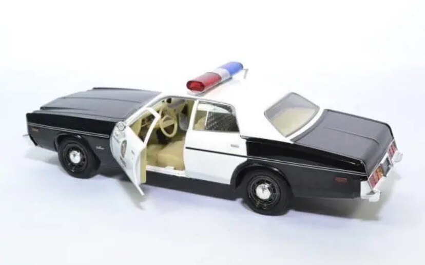 1977 DODGE MONACO POLICE CAR THE TERMINATOR MOVIE 1/24