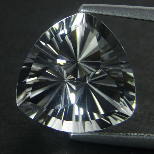 12.12Cts Classic 100% Natural White Topaz 14mm Trillion Magic 3D Cut Gem Ref VDO - Picture 5 of 6