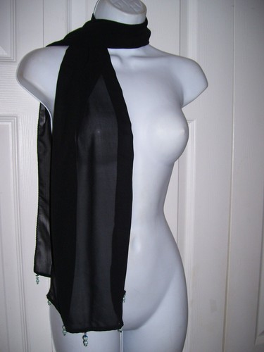 Bufanda de cuello negro para mujer semi transparente recortada con cuentas azules 13x62 de colección - Imagen 2 de 4