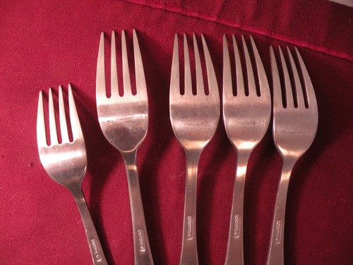 Oneida Icarus Satin Stainless Steel 4 Dinner Forks 8" & 1 Salad Fork 6 7/8" B - Picture 5 of 5