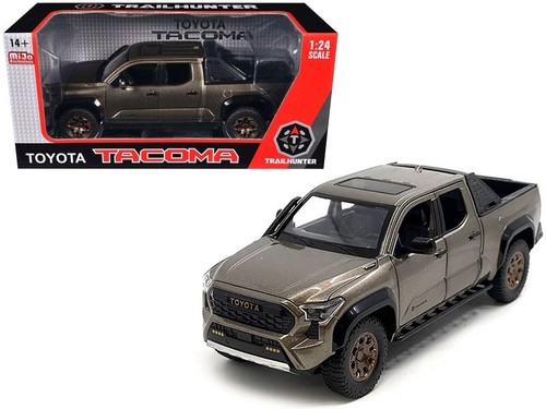 MiJo Exclusives 1:24 2024 Toyota Tacoma Trailhunter Edition ossido di bronzo - Foto 3 di 3