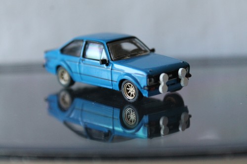 Brekina 19576 Ford Escort RS 1800 Sonderfarbe blau 1976 - Picture 5 of 5