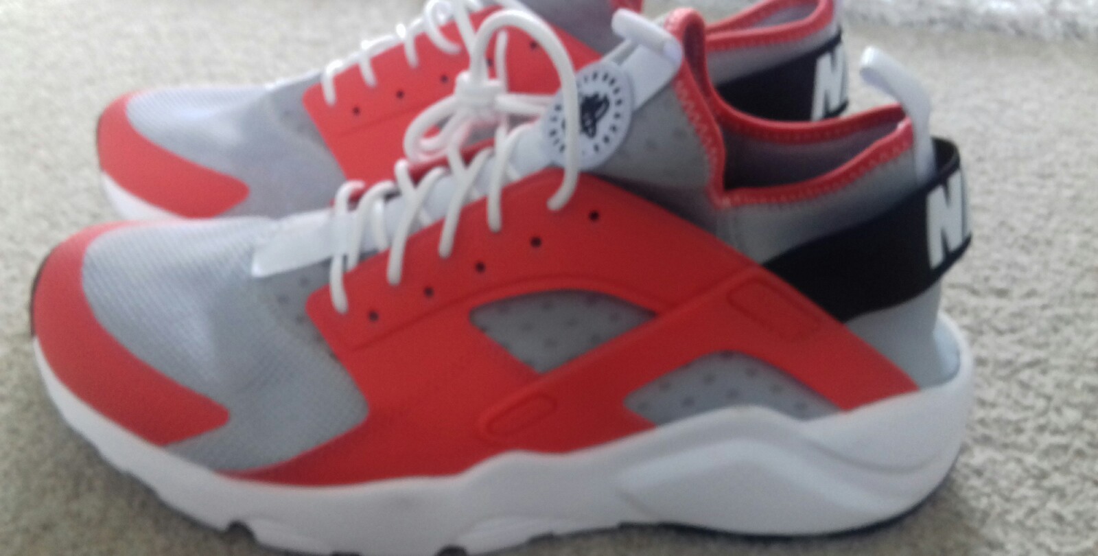 Il Nike Nike Nike Huarache Ultra Scarpe Da Ginnastica in Rosso e Argento, Taglia 8,rrp . 0b0101 Il Nike Nike Nike Huarache Ultra Scarpe Da Ginnastica in Rosso e Argento, Taglia 8,rrp . 0b0101