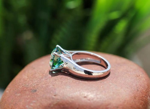 Anillo de compromiso de diamantes moissanita azul corte portugués de 4,0 quilates oro blanco de 14 K sobre - Imagen 5 de 9