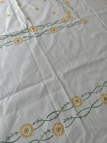 Vtg embroidered yellow daisy Cotton tablecloth 48 x 68” Liquid Embroidered - Picture 5 of 14