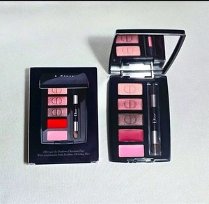 アイシャドウ dior TRAVEL COUTURE PALETTE Sneak Peek! Dior Limited-Edition 2022 Couture Face Palette