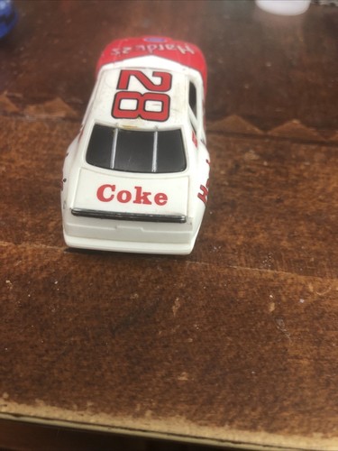 3a Tyco Wide Body Hardee’s No 28 Nascar Slot Car TOMY AFX .runs slot cars - Picture 5 of 6