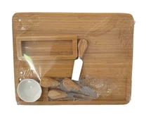 Charcuterie Cheese Board / Appetizer Board and Knives Set 11" x 11" NEW (GD)