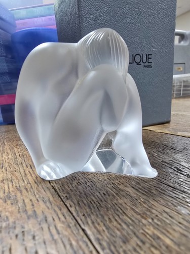 🌟 Lalique Sitting Crystal Nude Figurine France in Box * 1191700 (b) - Picture 6 of 10