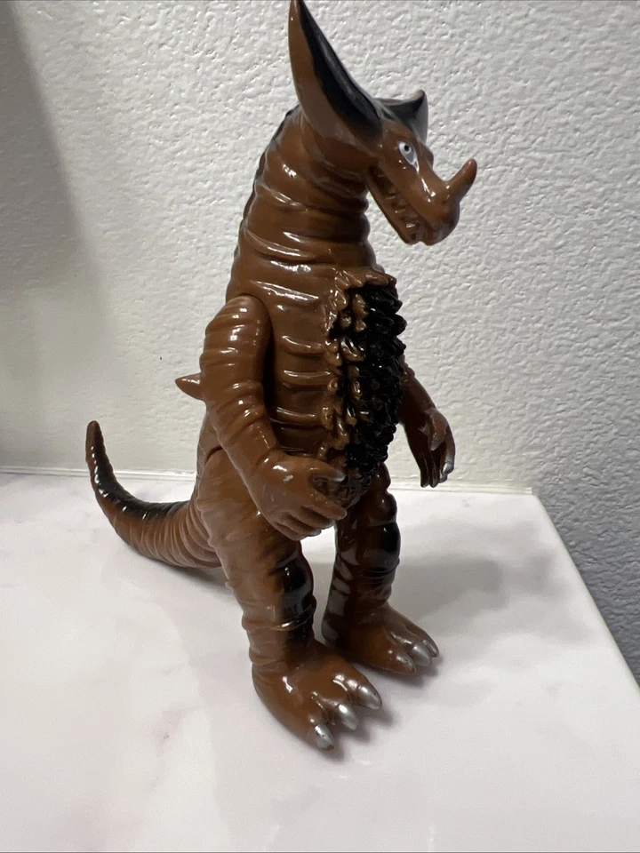 Фигурка Ultra Monster Ultraman Kaiju GOMORA 1983 (коричневая) Sofvi H160 мм BANDAI ЯПОНИЯ - Изображение 3 из 4