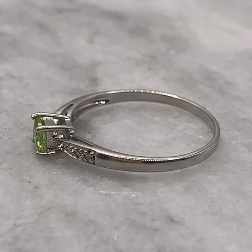 Peridot Princess Cut Diamond Accent Ring 9ct 375 White Gold - Size Y - Picture 7 of 10