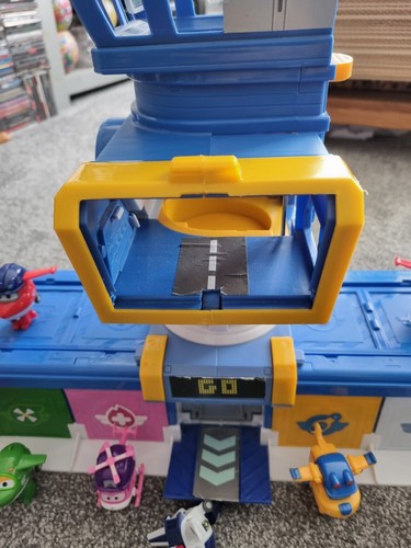 Super Wings Airport Tower 7 Mini Figuras 4" Jett Figura Transform-A-Bots Set En muy buena condición - Imagen 12 de 24