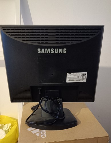 MONITOR SAMSUNG SCHERMO PIATTO - SYNCMASTER 913v - 19 POLLICI - Foto 1 di 3