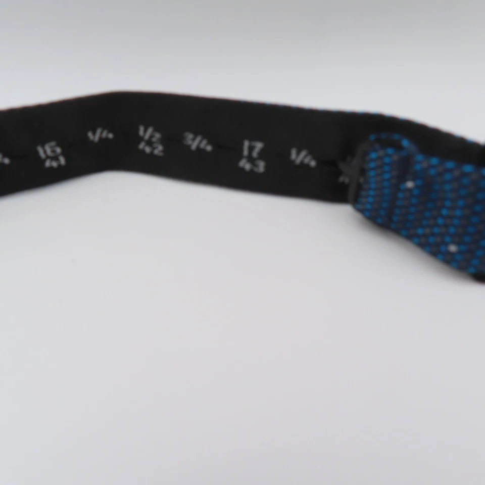 Pajarita Nicole Miller azul seda blanco lunares 2,25" de ancho Foto 4 de 4