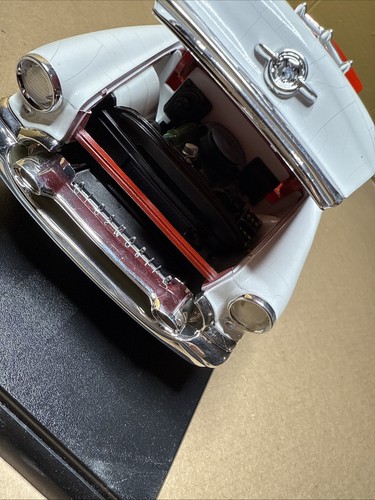 Welly Collectable 1955 Oldsmobile Super 88 Convertible Red White 1:18 Die Cast - Imagen 15 de 24