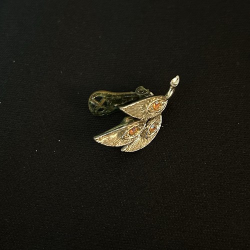Juego de broches y pendientes vintage de varias hojas con hojas y diamantes de imitación tono dorado - Imagen 8 de 9