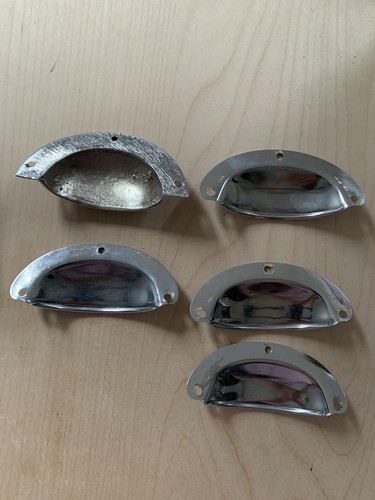 5 Drawer Cup Chrome handles. 3 position points for screws. - Picture 1 of 2