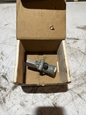 Meritor RSL110587 - AIR SUS PLT VLV