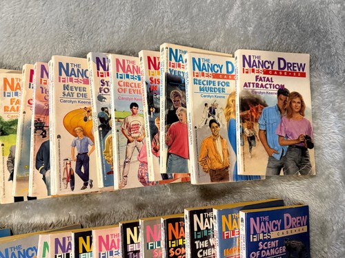 1-44 THE NANCY DREW FILES ARCHWAY PAPERBACK BOOK LOT - Picture 15 of 20