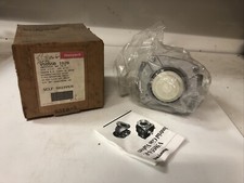 1 New Honeywell V5055B 1028,Size 1-1/2"  Industrial Gas Valve,1/4”NPT Downstream