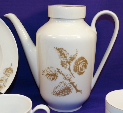 21 PC ARZBERG CHINA BROWN ROSES LUNCHEON SET COFFEE POT CREAMER SUGAR CUP SAUCER - Picture 6 of 10