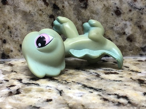Littlest Pet Shop LPS No # Pastel Green IGUANA Purples Eyes Preowned - Picture 8 of 8