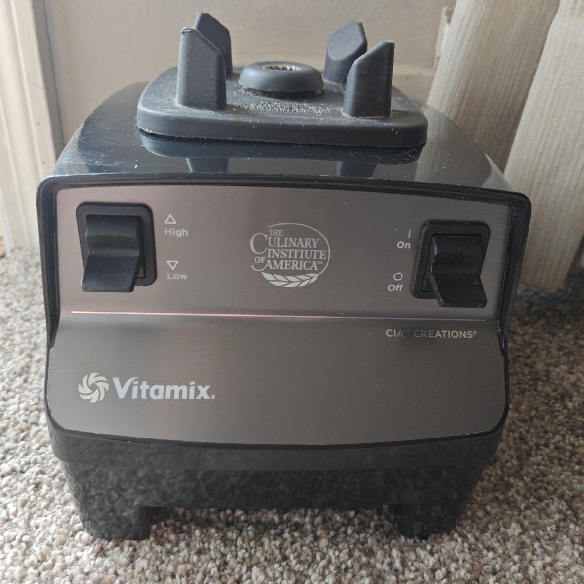 Vitamix Blender VM0102 CIA Creation Black / Silver 2-Speed Vitamix Blender VM0102 CIA Creation Black / Silver 2-Speed