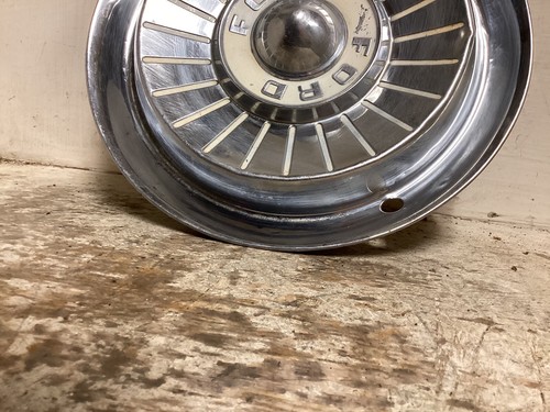 1957-1959 Ford Fairlane Ranchero Galaxie 14” Hubcap - Picture 4 of 8