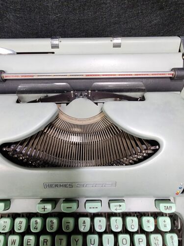 1962 HERMES 3000 W/case And Has Cursive Script/ Needs A New Ribbon - Picture 7 of 17