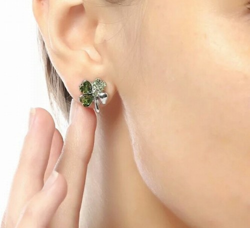 FOUR LEAF CLOVER SILVER GREEN SHAMROCK STUD EARRINGS Irish comes boxed 872 - Picture 3 of 3