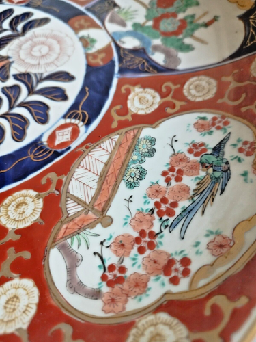 Antico piatto imari giapponese in ceramica cm 28x4 decorato a mano anni '20 - Imagen 4 de 5