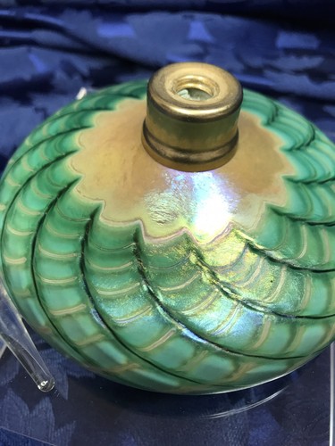 Botella de Perfume Panqueque Verde Iridiscente 1994 Vidrio Artístico Firmado por Artista - Imagen 4 de 5