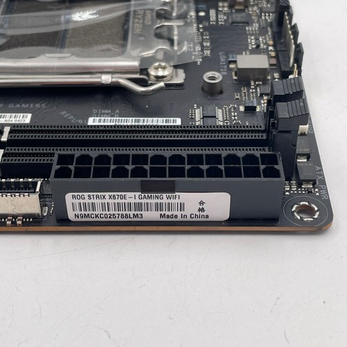 ASUS ROG STRIX X670E-I GAMING WIFI AMD AM5 DDR5 WIFI mini-ITX Motherboard - READ - Afbeelding 5 van 8