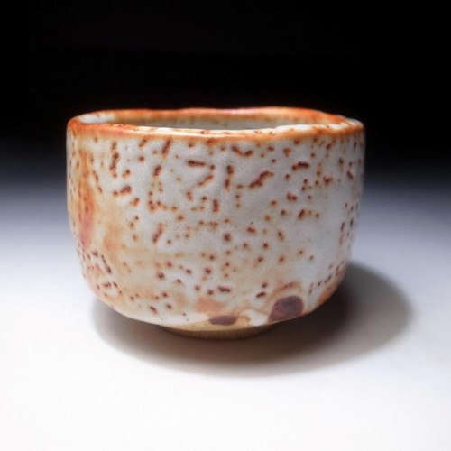 $LJ15 Vintage Japanese Tea bowl, Shino ware by Famous Potter, Seizo Kato - Picture 4 of 12