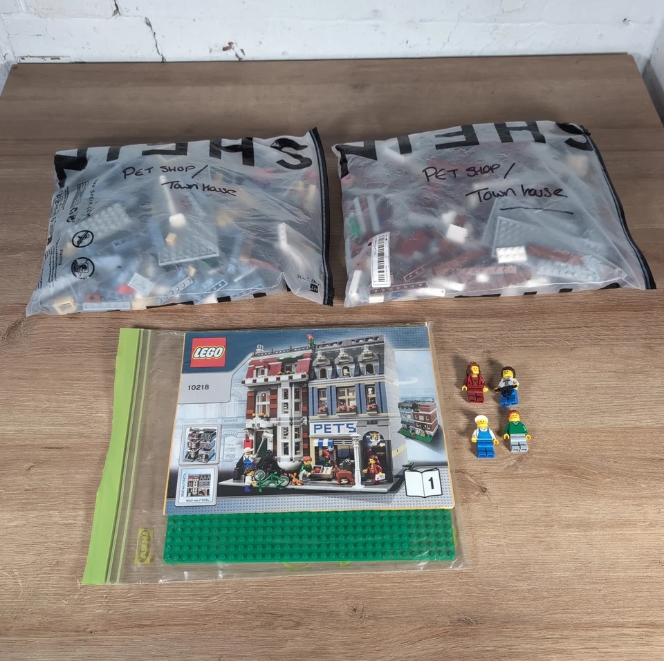 LEGO Modular Buildings 10218 Pet Shop, photo 1 of 5