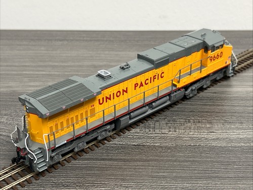 KATO HO Scale #37-6633-LS GE C44-9W Locomotive Union Pacific #9660 w/DCC & Snd - Picture 7 of 16