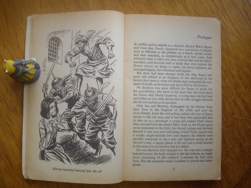Doctor Who and the Crusaders, 1965 Green Dragon paperback - Picture 5 of 6
