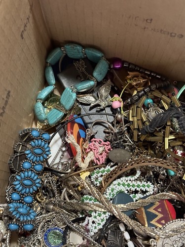 Huge Wear, Repair, Crafting SCRAP Junk Drawer Costume Jewelry Lot, 27.2 Lbs - Bild 17 von 21