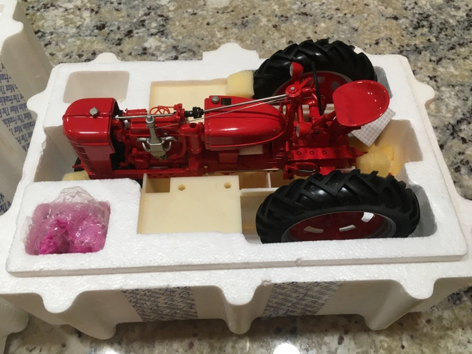 franklin mint 1/12 model h farmall tractor. - Image 3 of 4