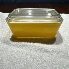 Pyrex Refrigerator Dish Marigold Orange 0502 1.5 Pt with ‘Ribbed Lid Chipped’