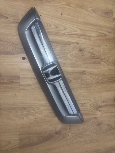HONDA CR-V MK3 FRONT TOP GRILL WITH BADGE 71128-SWW-G0 HONDA CR-V grill - Picture 6 of 24