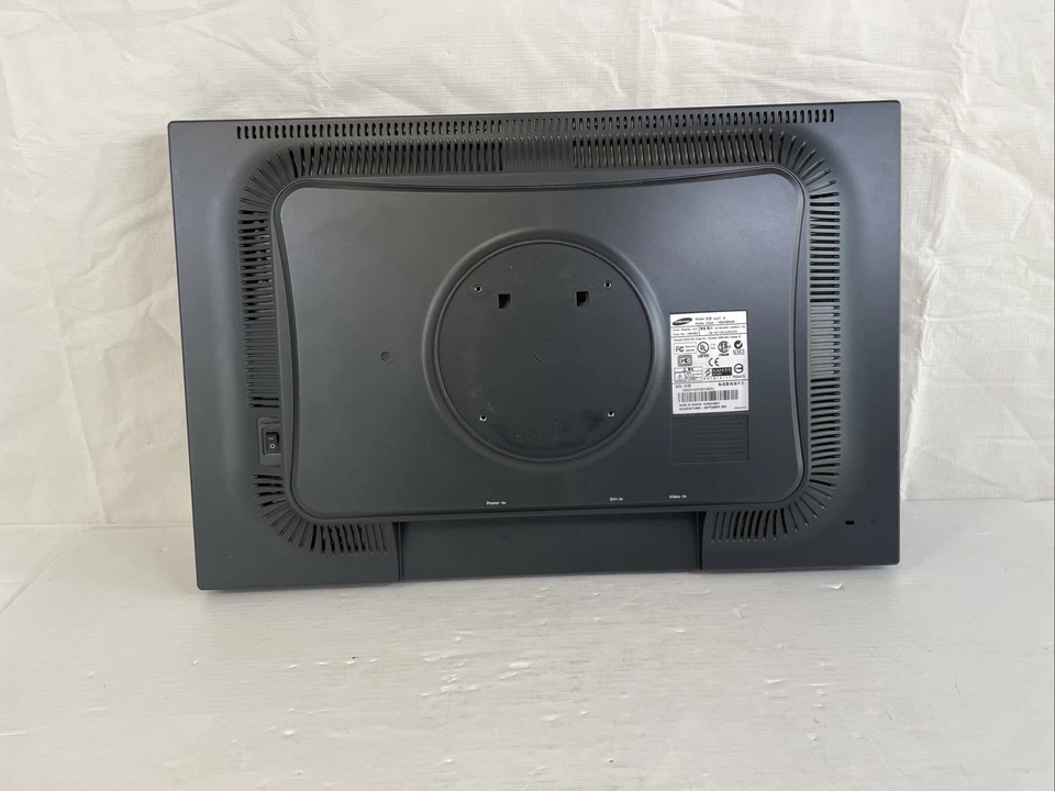 Samsung SyncMaster 243T 24-inch LCD Display - No stand - With Cord / Working - Image 4 of 4