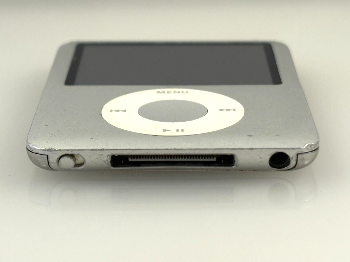 Apple iPod Nano 3rd Generation 4GB USB MP3 Player - Silver